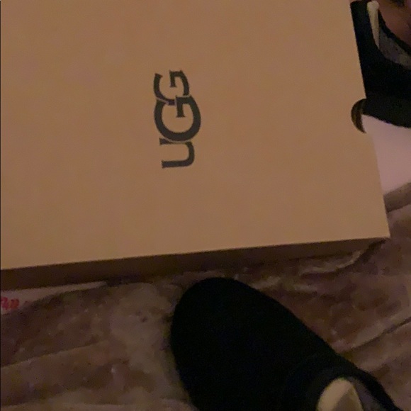 ugh classic slippers - Picture 3 of 8